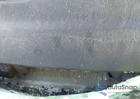 2005 Ford Escape Xlt z USA, uszkodzony, nr VIN 1FMYU03135KA84074